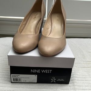 Nine West size 9 natural leather closed toe wedge